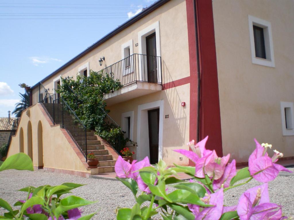 Contea Di Wagner Hotel Ramacca Esterno foto