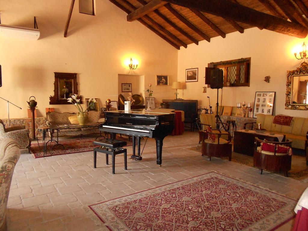 Contea Di Wagner Hotel Ramacca Esterno foto